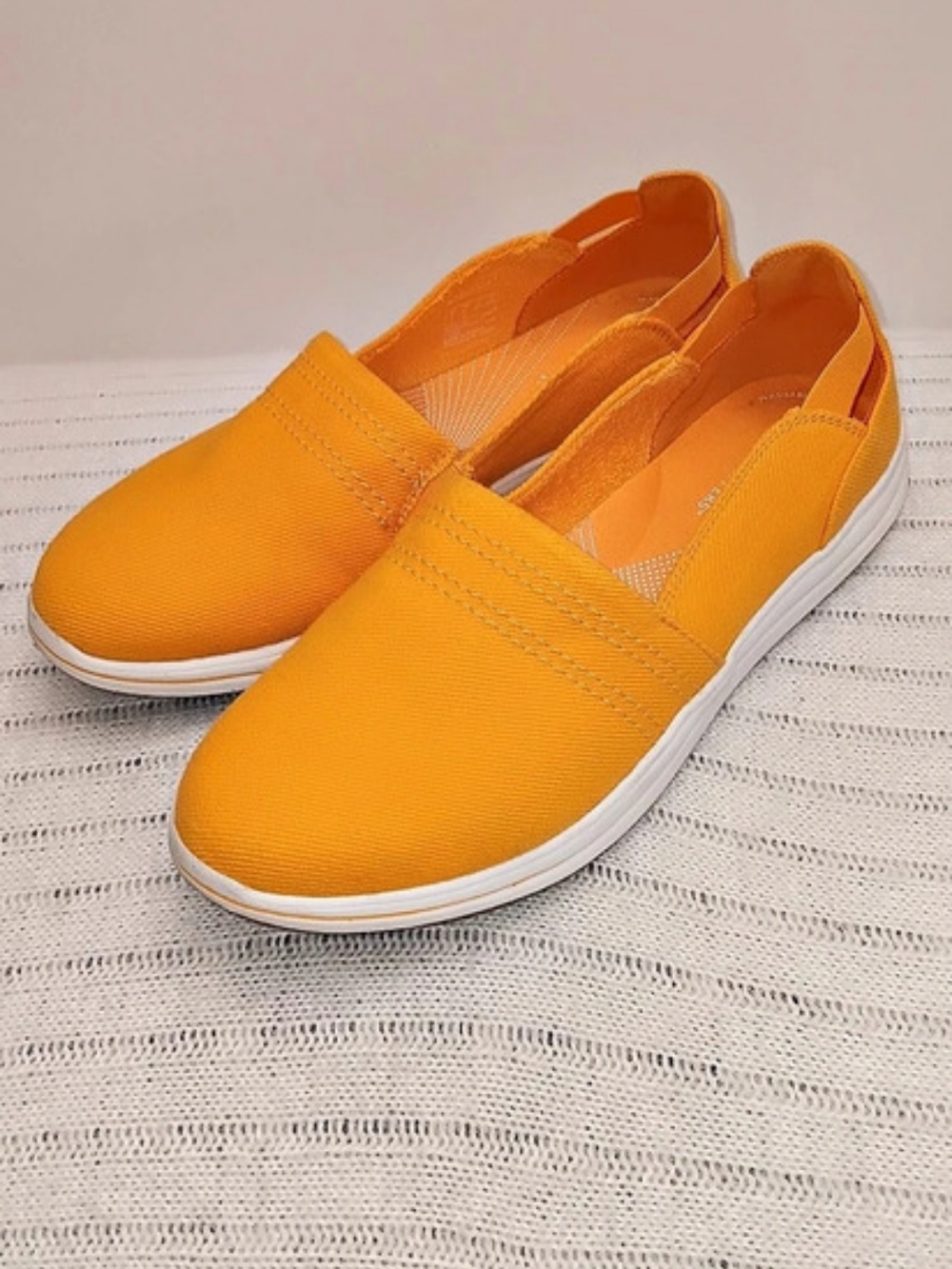 Clarks Cloudsteppers Breeze Step Slip-On Sneakers Yellow, Size 8.5